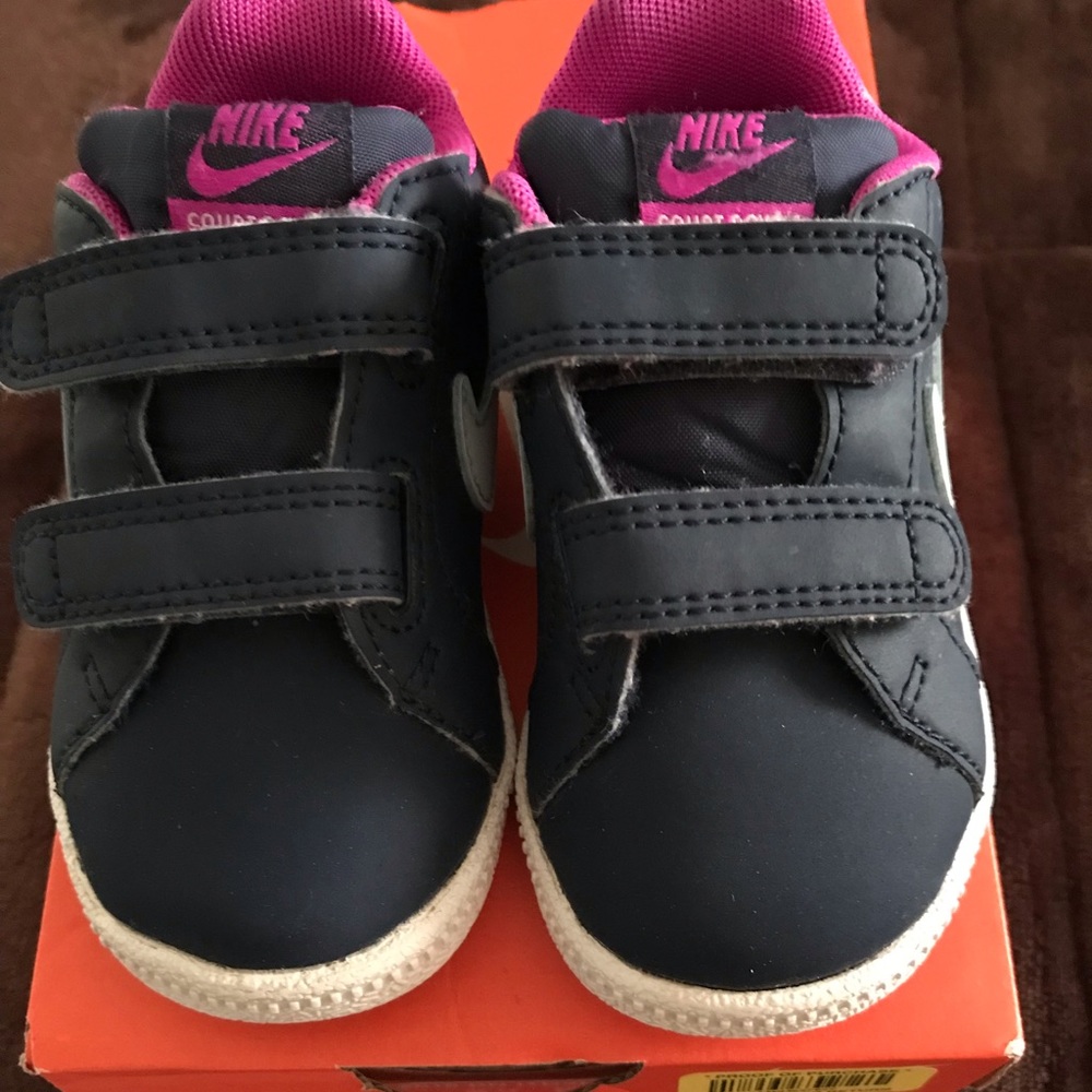 Girls navy blue Nike sneakers